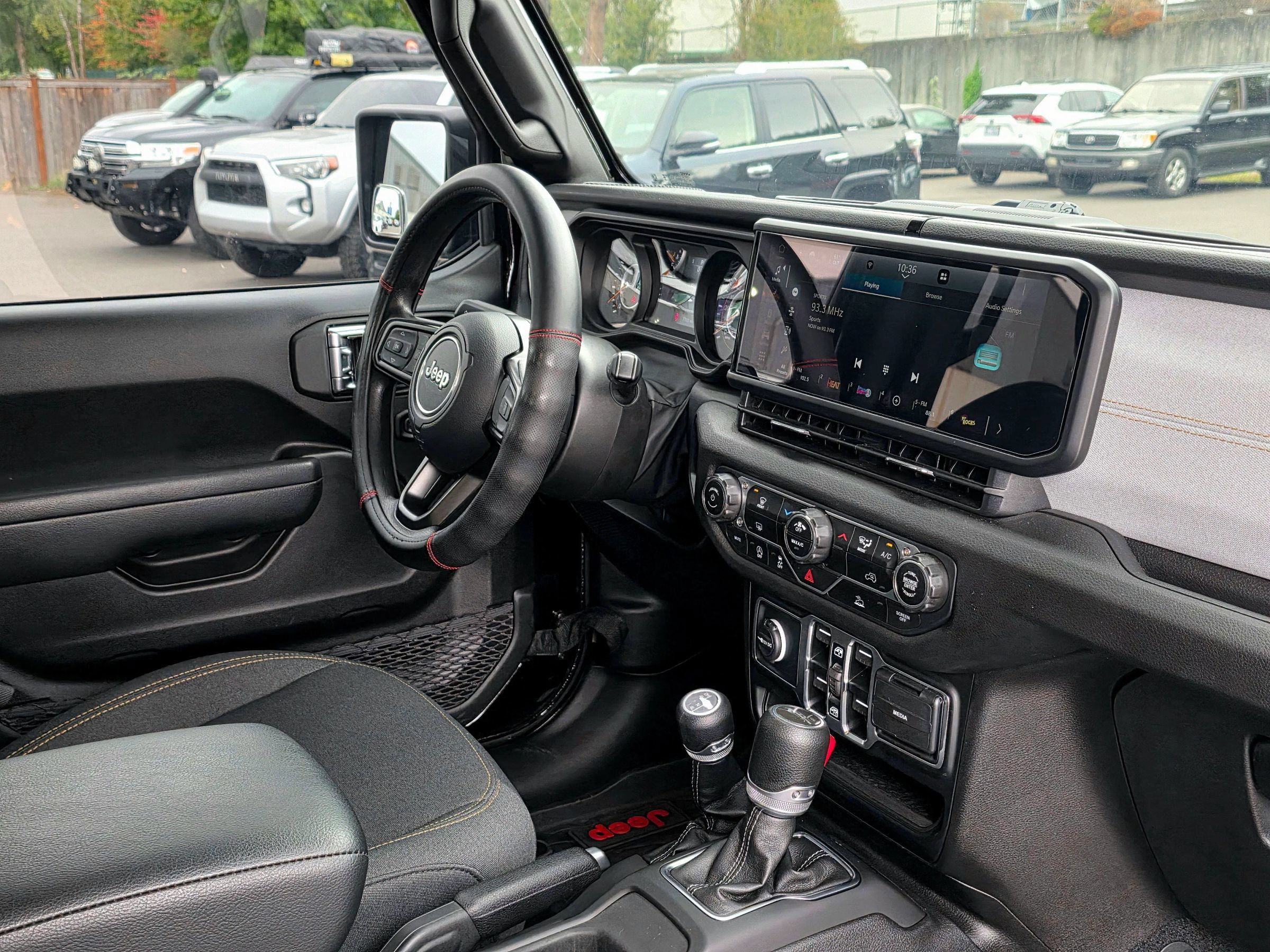 Used 2025 Jeep Gladiator Sport AWD/4WD image 35