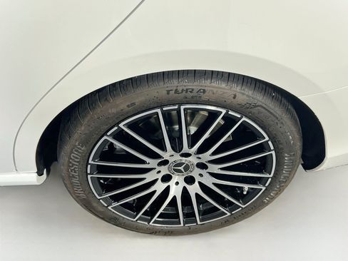 Used 2022 Mercedes-Benz C 300 4MATIC Sedan image 32