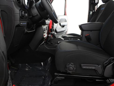 Used 2025 Jeep Wrangler Unlimited Rubicon 4xe w/ Safety Group AWD/4WD image 15