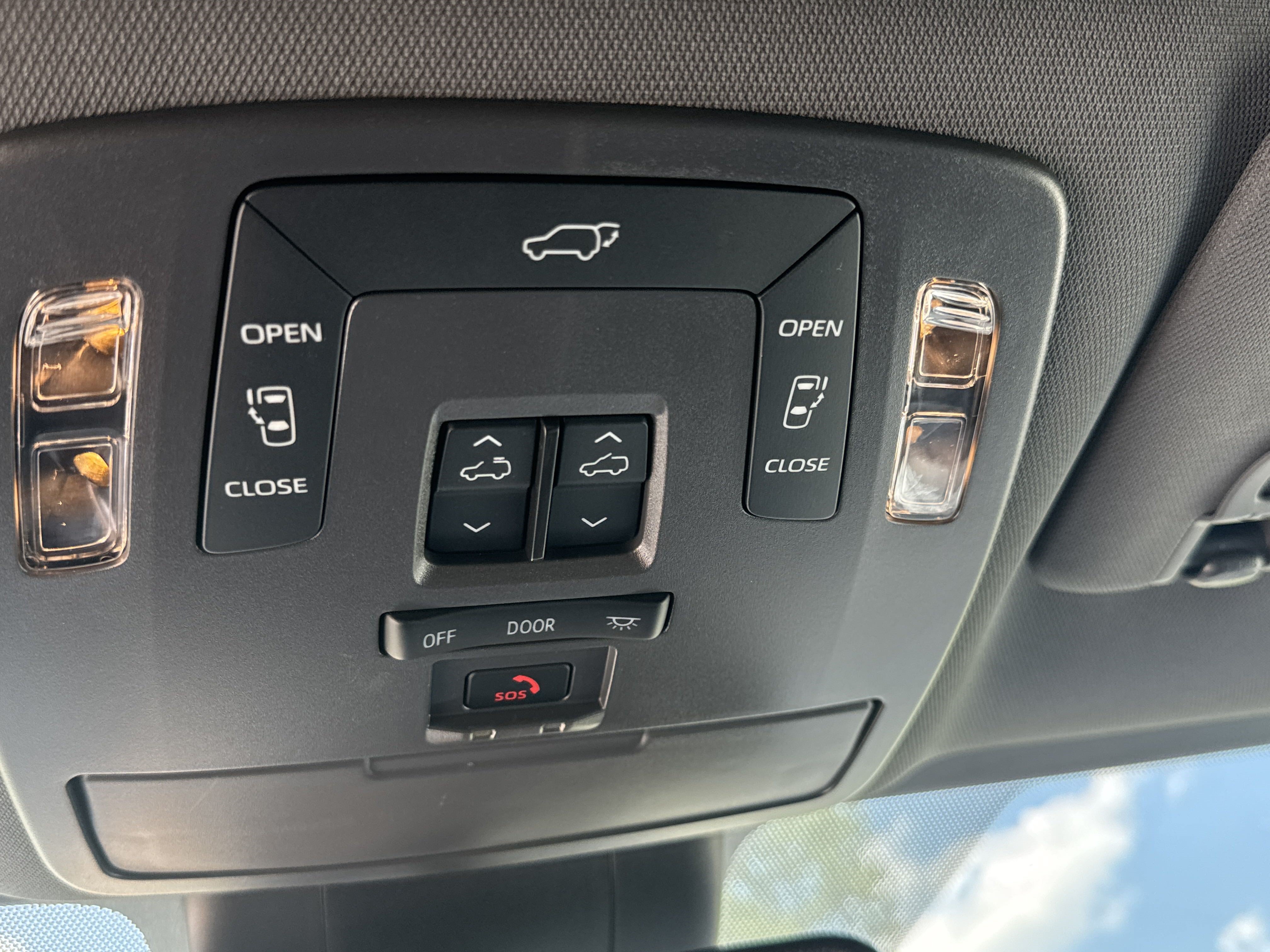 Used 2024 Toyota Sienna XSE w/ XSE Plus Package FWD image 36