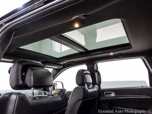 Used 2018 Jeep Grand Cherokee Limited w/ Luxury Group II image 17