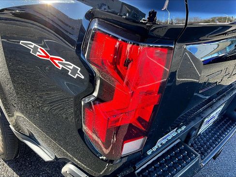 Used 2024 Chevrolet Colorado LT w/ LT Convenience Package image 34