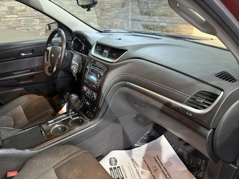 Used 2016 Chevrolet Traverse LT w/ Traveler's Package image 3