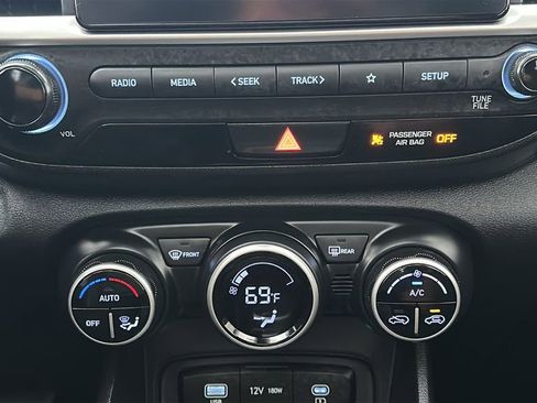 Used 2025 Hyundai Venue SEL FWD image 26