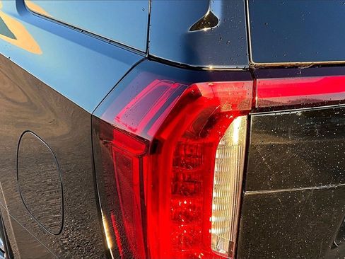 Used 2021 GMC Yukon Denali w/ Denali Premium Package image 31