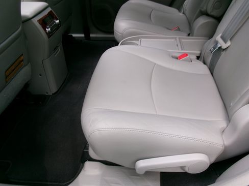 Used 2012 Toyota Highlander Limited w/ Tow Pkg FWD image 29