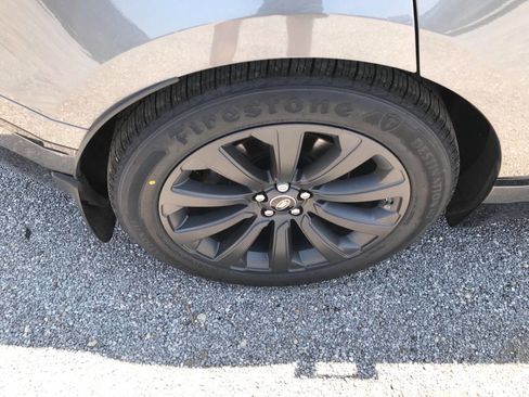 Used 2018 Land Rover Range Rover Velar R-Dynamic SE image 28