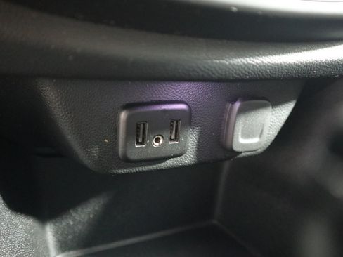 Used 2020 Chevrolet Traverse LT FWD image 32