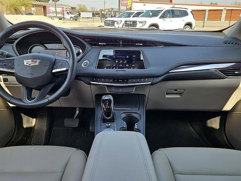 Used 2023 Cadillac XT4 Luxury image 10