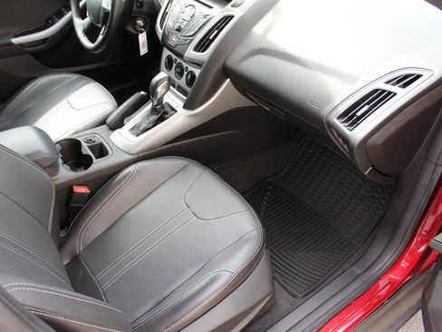 Used 2014 Ford Focus SE w/ Equipment Group 201A image 12