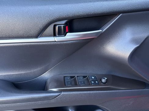Used 2021 Toyota Camry SE FWD image 12