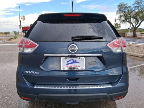 Used 2016 Nissan Rogue S w/ Appearance Package FWD image 4