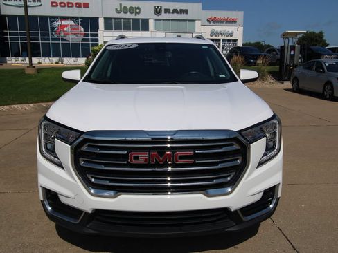 Used 2024 GMC Terrain SLT AWD/4WD image 2