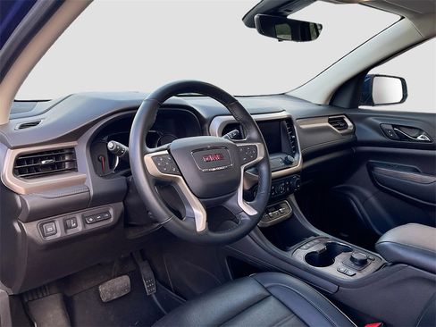Used 2023 GMC Acadia Denali w/ Denali Technology Package image 9