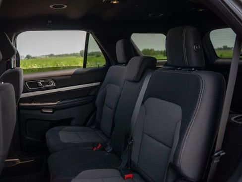 Used 2017 Ford Explorer XLT AWD/4WD image 15