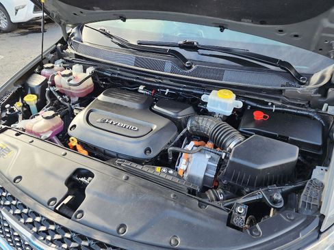 Used 2021 Chrysler Pacifica Touring-L FWD image 29