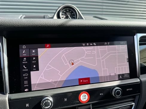 Certified 2025 Porsche Macan AWD/4WD image 26