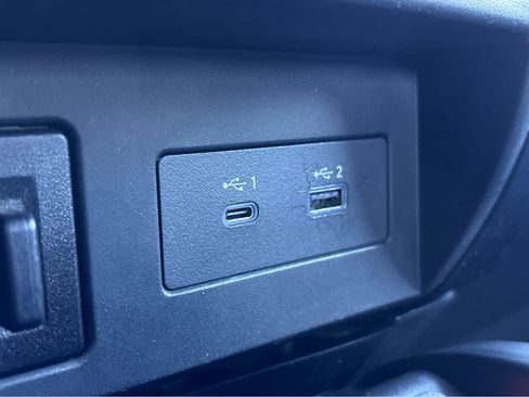 Used 2024 Nissan Titan SV w/ SV Convenience Package image 29