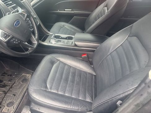 Used 2017 Ford Fusion SE w/ Fusion SE Technology Package image 11