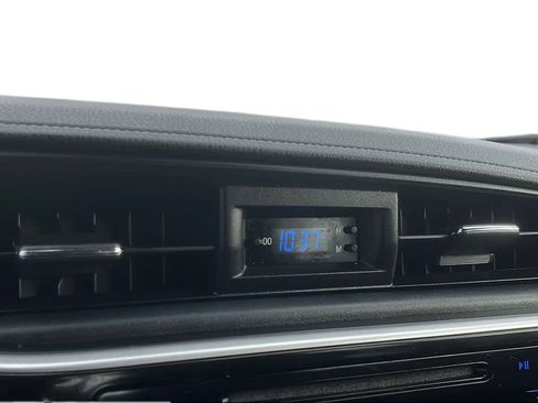 Used 2017 Toyota Corolla SE image 21