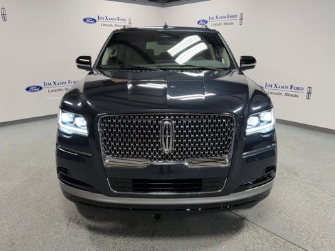 Used 2024 Lincoln Navigator Premiere image 2