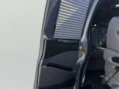Used 2021 Chevrolet Express 2500 LS w/ Enhanced Convenience Package RWD image 17
