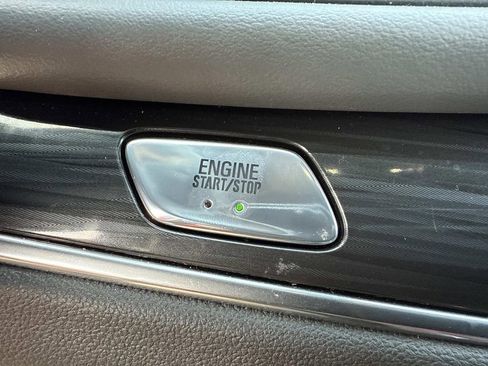 Used 2023 Buick Enclave Essence image 35