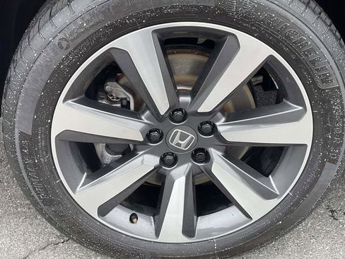 Used 2025 Honda Pilot Touring image 14