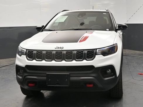 Used 2025 Jeep Compass Trailhawk AWD/4WD image 3