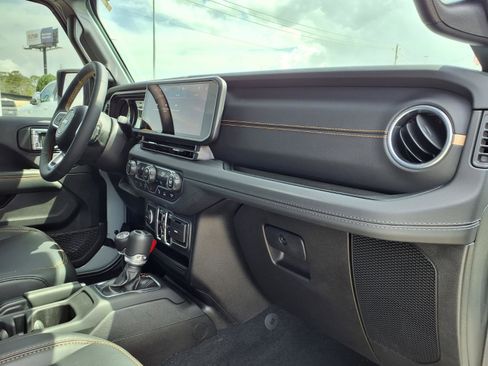 Used 2024 Jeep Wrangler Sahara w/ Technology Group image 9