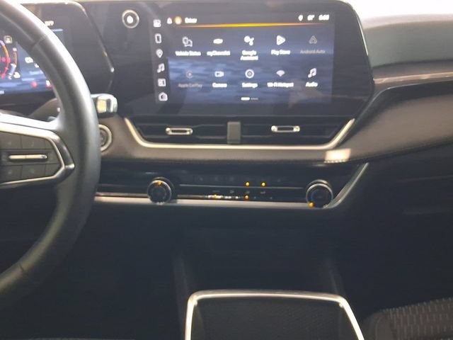 Used 2026 Chevrolet Equinox LT w/ Safety and Technology Package FWD image 4