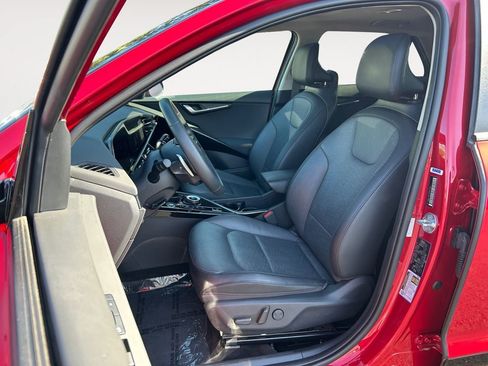 Used 2023 Kia Niro Wave w/ Wave Preserve Package FWD image 6