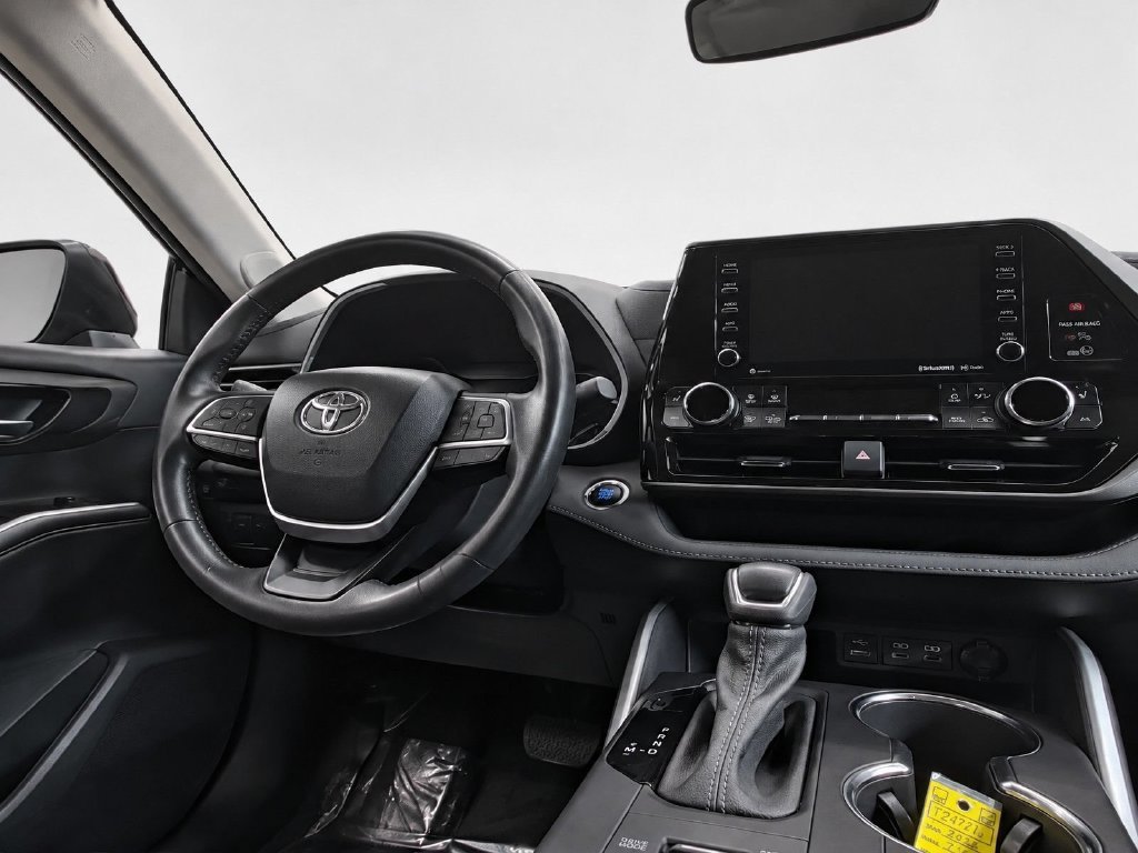 Used 2022 Toyota Highlander XLE AWD/4WD image 26