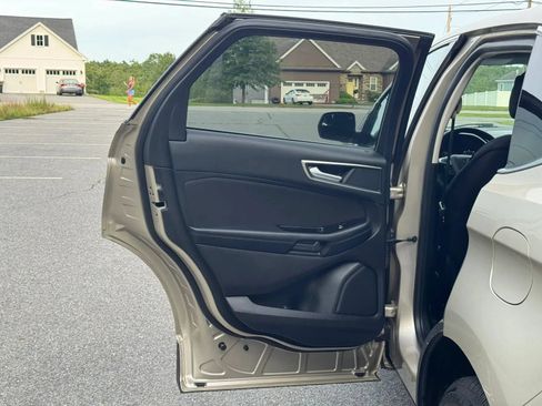 Used 2018 Ford Edge SEL AWD/4WD image 13