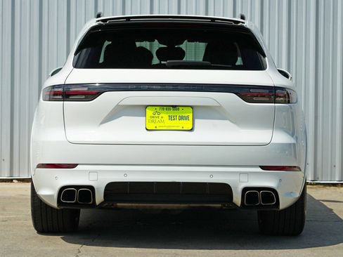 Used 2020 Porsche Cayenne Turbo image 11