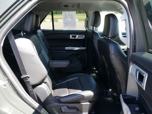 Used 2024 Ford Explorer XLT w/ Equipment Group 202A AWD/4WD image 26