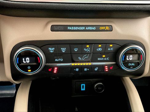 Used 2020 Ford Escape Titanium w/ Titanium Premium Package 2.0 AWD/4WD image 35