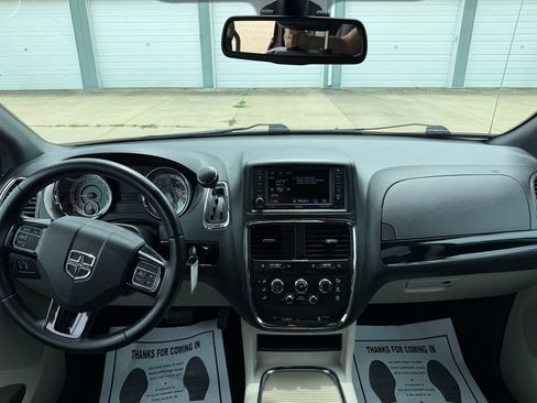 Used 2020 Dodge Grand Caravan SXT FWD image 23