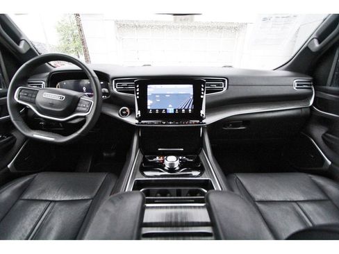Used 2024 Jeep Wagoneer Series II w/ Flexible Seating Group RWD image 9