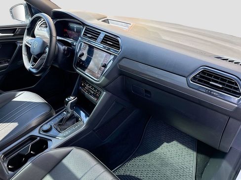 Used 2023 Volkswagen Tiguan SE R-Line image 26