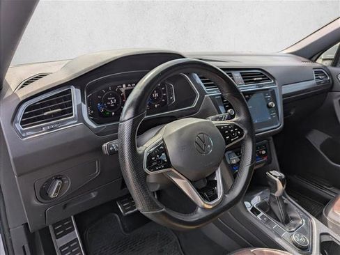 Used 2022 Volkswagen Tiguan SEL R-Line image 12
