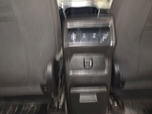 Used 2018 GMC Acadia SLE image 35