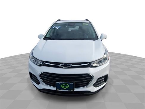 Certified 2022 Chevrolet Trax LT w/ Driver Confidence Package image 3