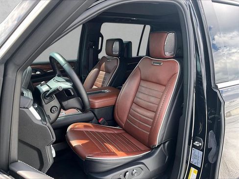 Used 2024 GMC Yukon XL Denali Ultimate AWD/4WD image 27