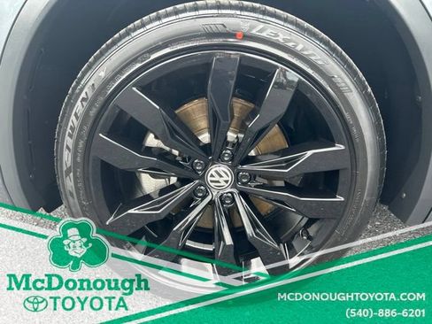Used 2021 Volkswagen Tiguan SE R-Line AWD/4WD image 22