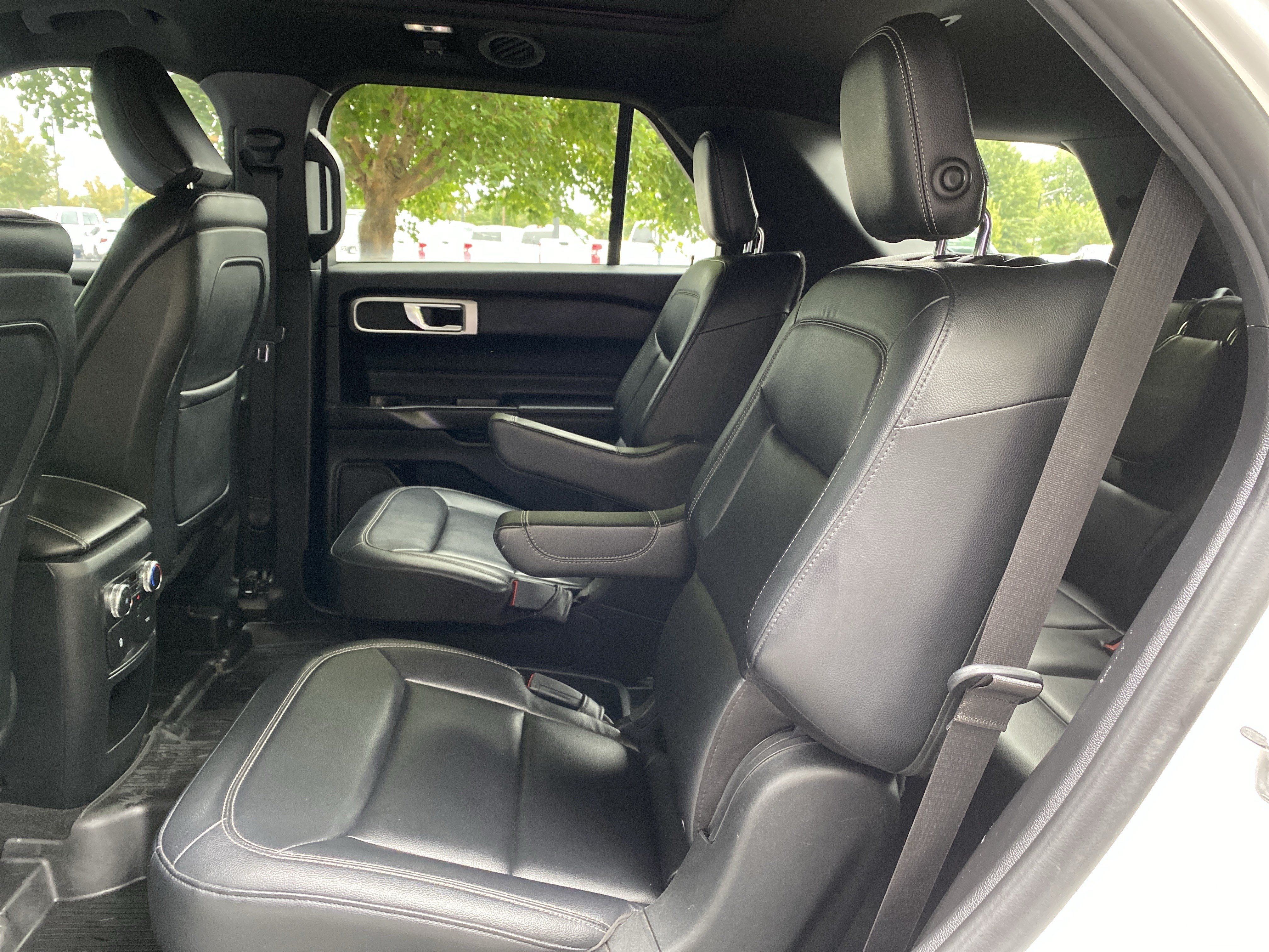 Used 2020 Ford Explorer XLT w/ Equipment Group 202A AWD/4WD image 36