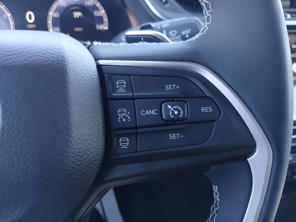 Used 2023 Jeep Grand Cherokee Altitude AWD/4WD image 21