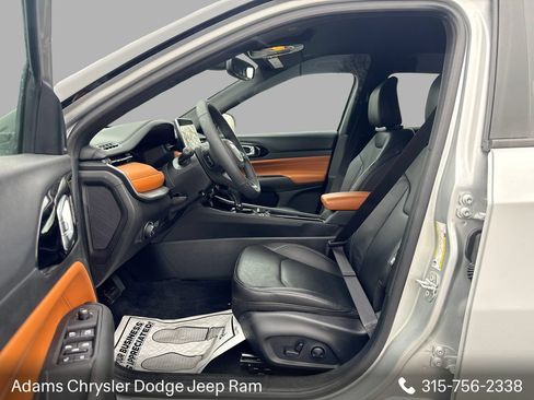 Used 2025 Jeep Compass Limited w/ Elite Group AWD/4WD image 15