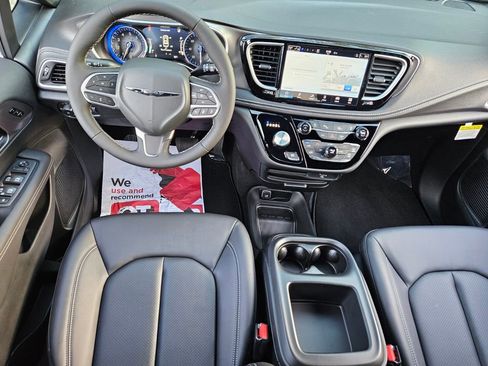 New 2026 Chrysler Pacifica Select image 8