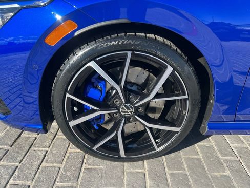 Certified 2024 Volkswagen Golf R image 27